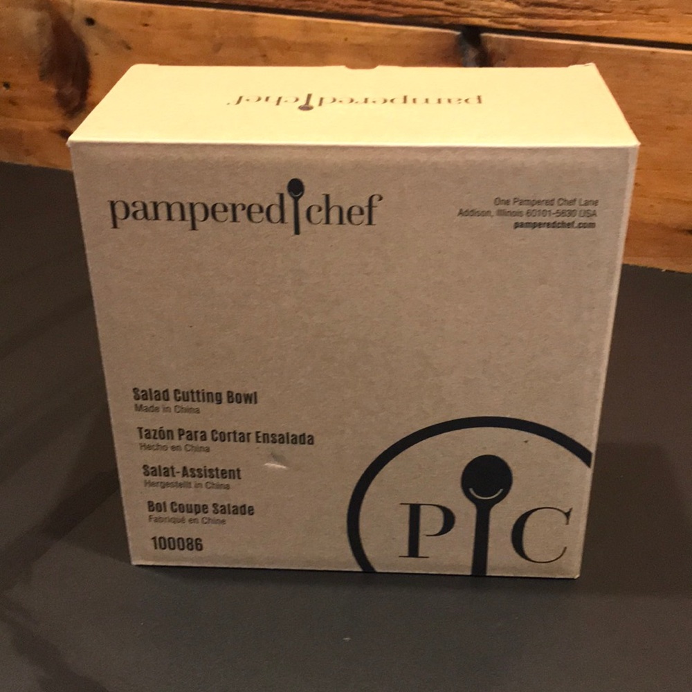 Pampered Chef Salad Cutting Bowl - Brown